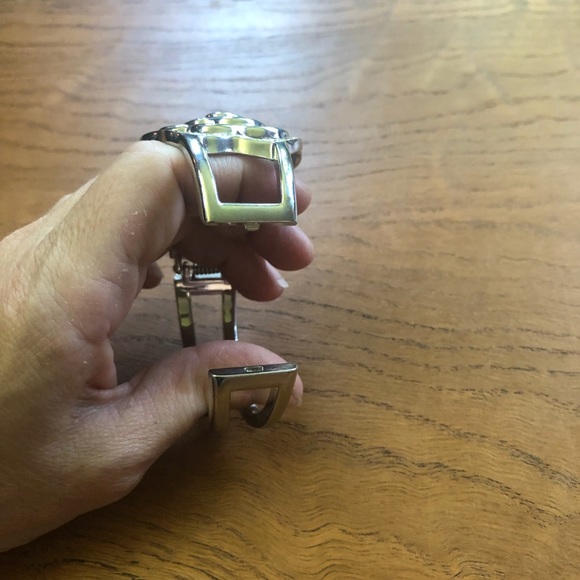 Rhinestone Flower bracelet - Picture 8 of 9